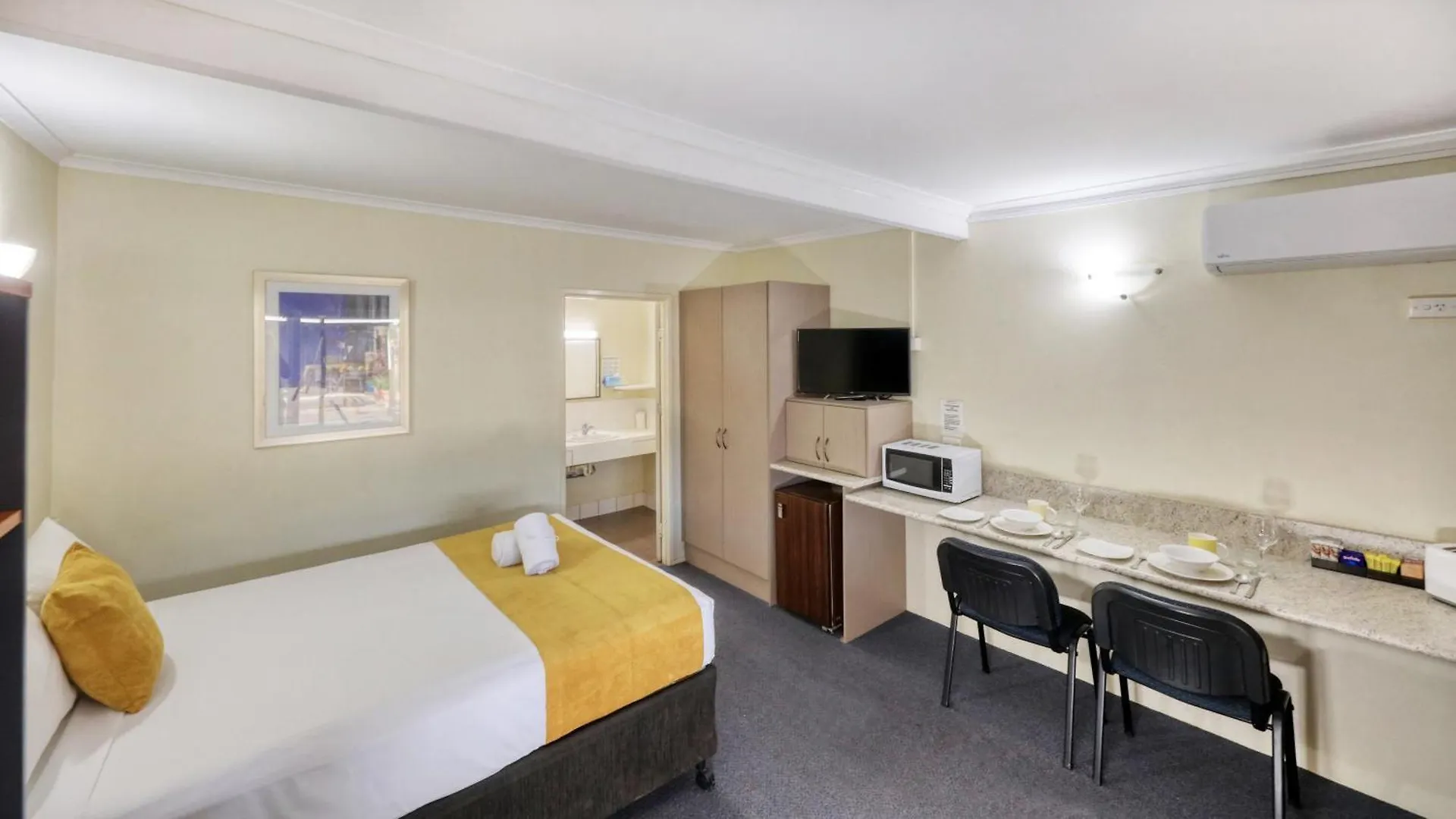 Biloela Centre Motel & Grevillea Steakhouse & Bar Hotel