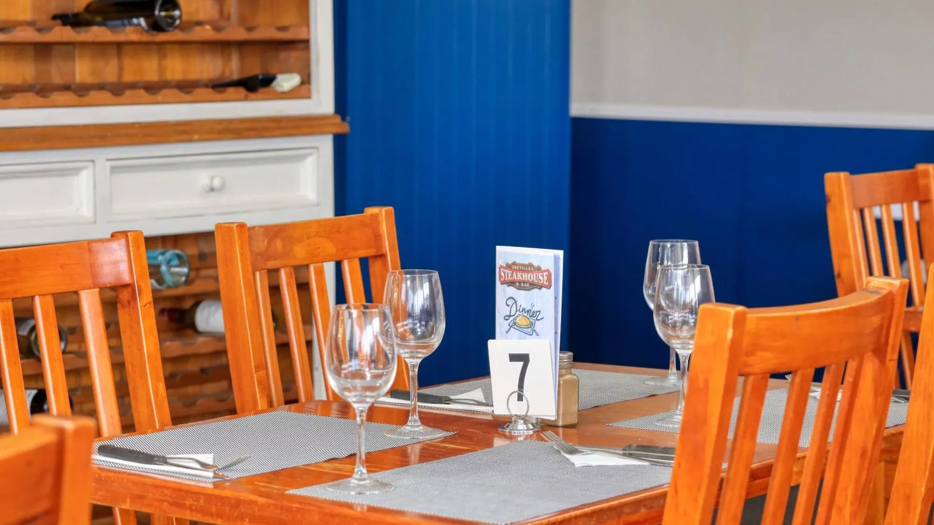 *** Hotel Biloela Centre Motel & Grevillea Steakhouse & Bar Australia
